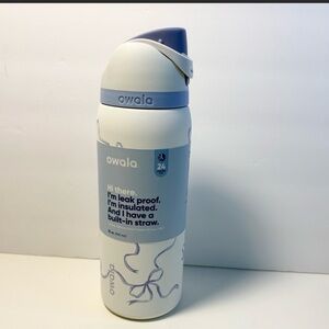 Owala UO Exclusive bows FreeSip 32 oz Water Bottle